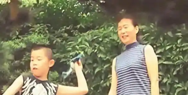 自那时起,奚美娟与儿子相依为命,共同书写着生活的篇章.