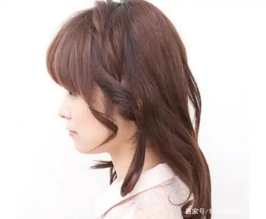 女生,头发这样扎起来就能变得特别的自然大气|发型|小清新|马尾|双