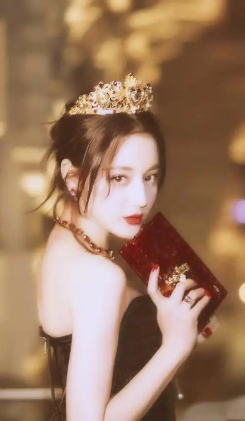 玫瑰庄园这张现在看还是觉得美到窒息,你可以永远相信迪丽热巴!