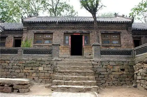 农村门口台阶一般几步