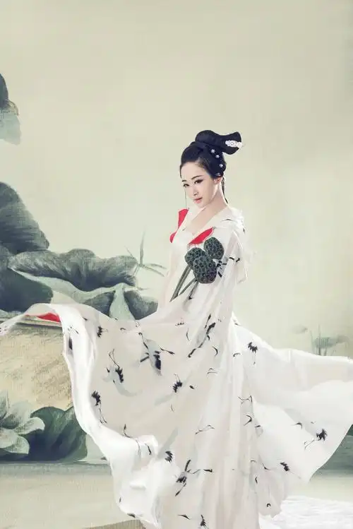 盘子女人坊主题 《藕风轻》