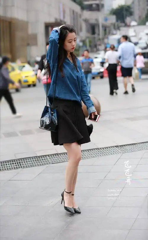 重庆观音桥街拍:你为什么还不睡觉呢