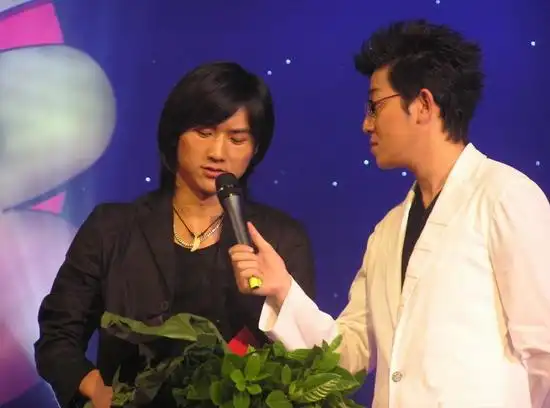 图文谢霆峰模仿者第一名吴文东