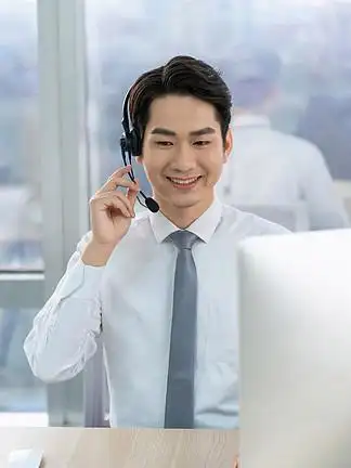 年轻的 i>客 /i> i>服 /i>代表