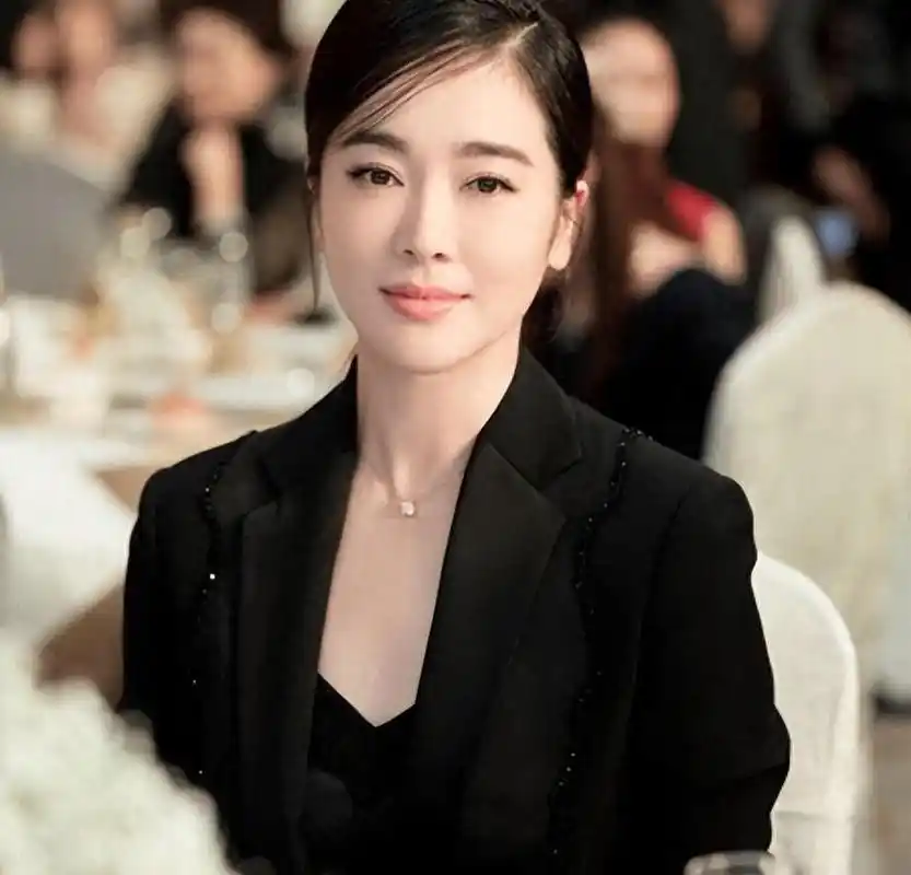 婚姻,演艺与离婚的人生百态 左小青,前国家体操队队员,通过与导演姜文