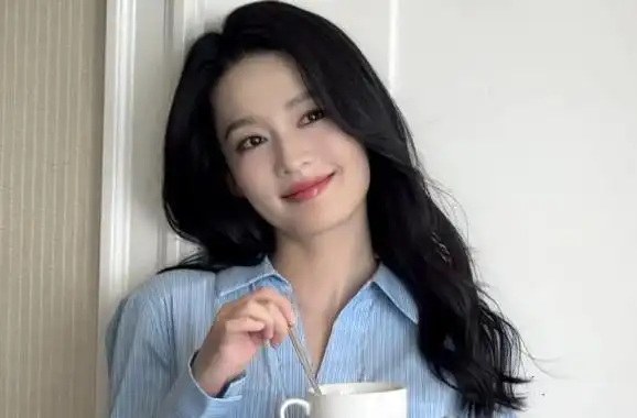 李沁婚事传闻引发热议,狗仔曝光昔日恋情内幕!