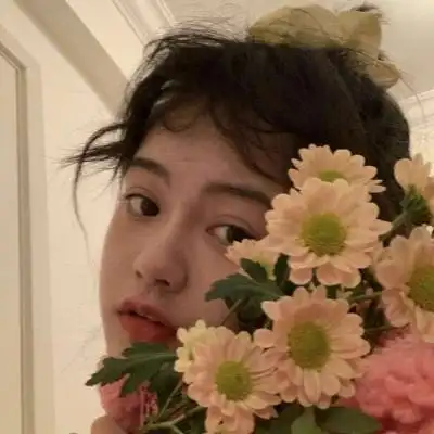 陈情气质女微信头像世间有三样东西留不住指间沙水中月你