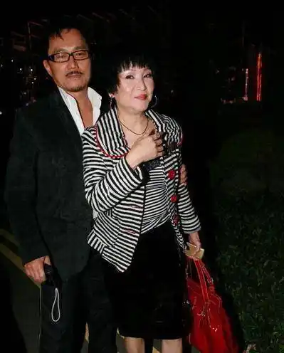 放弃何鸿燊甩谢贤,嫁小11岁飞机师,狄波拉的爱情远比你想得更精彩