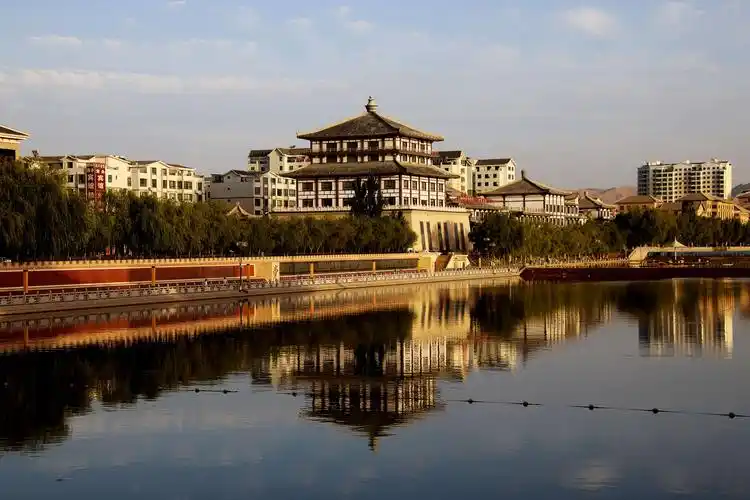 西北游(10)敦煌市区的黄昏,夜景
