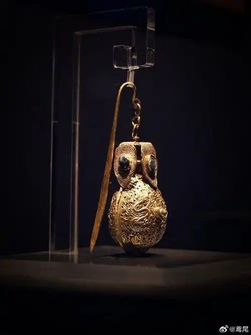 这两年定陵出土的文物亮相蛮多的.