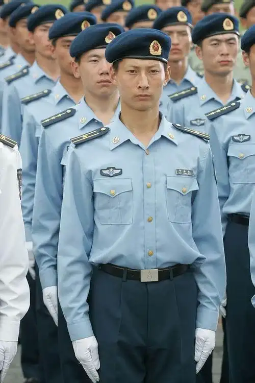 解放军全军士兵今夏全部换发07式新军装图