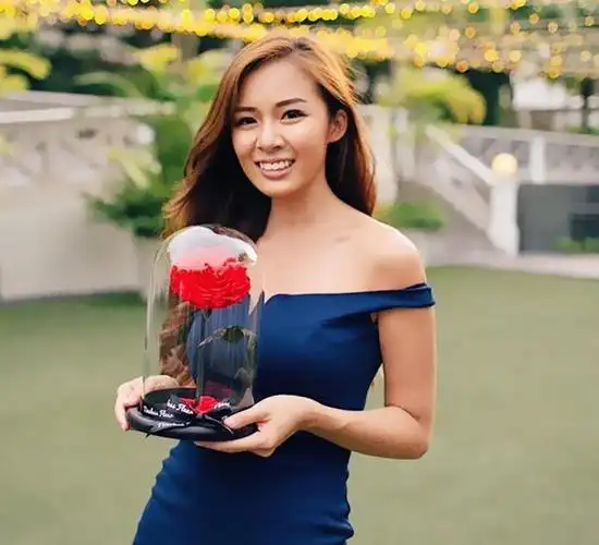 新加坡美丽天使肩若削成腰如约素甜美搭配绽放少女浪漫情愫