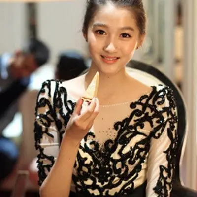 【图】关晓彤姐姐关晓丹是谁 曝关晓彤穿红色t恤备战高考