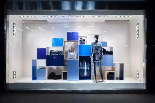 橱窗陈列怎么才能更具特色?店铺橱窗陈列技巧