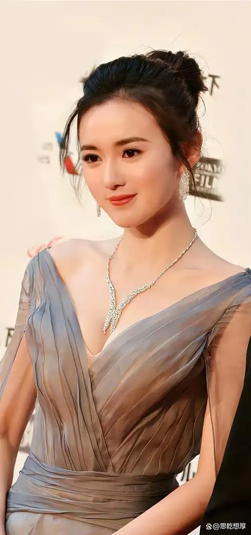 江铠同的曲线魅力:从红毯到日常,她的身材管理秘诀大公开