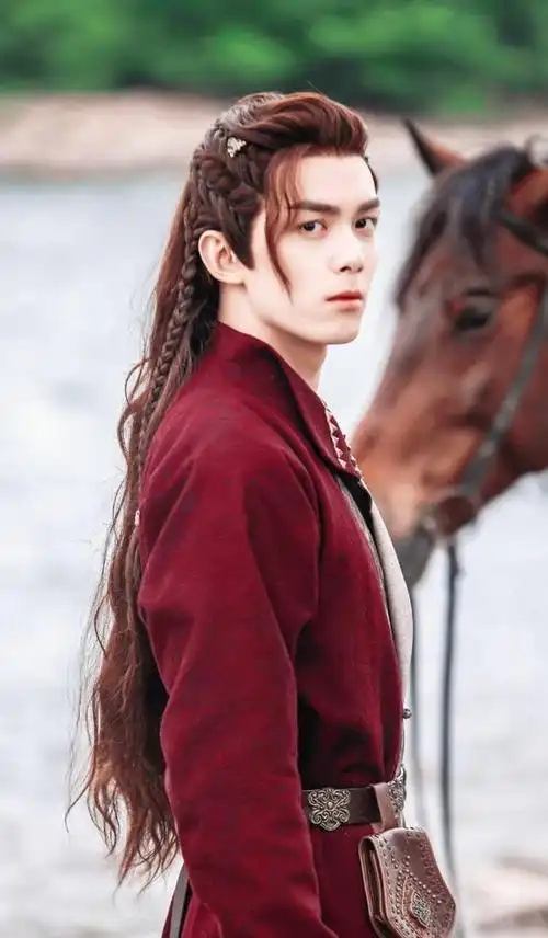 歌隼再合体迪丽热巴双马尾造型曝光与吴磊同框看不出年龄差