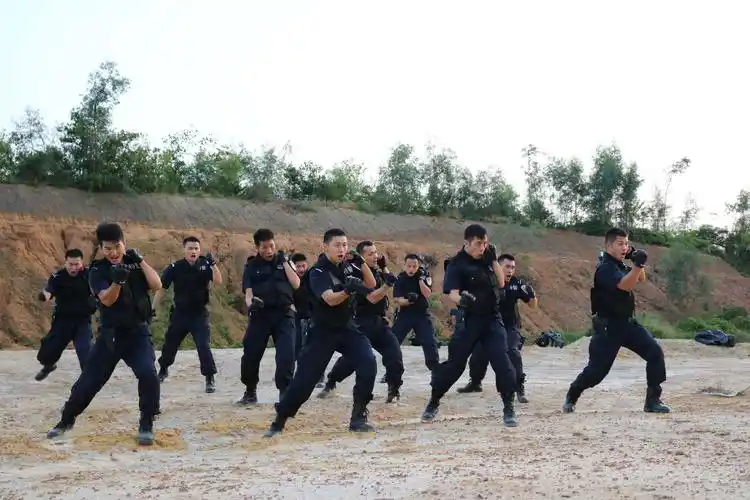 湛江公安特警夏季大练兵激情上演!