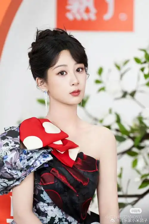 939078白天喜欢大阳 晚上喜欢日亮 我永远喜欢你@杨紫