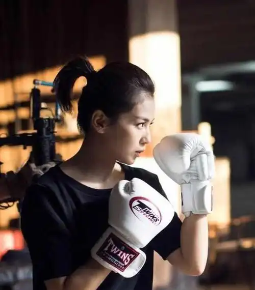 "女汉子"刘涛学习拳击,网友直呼眼神太霸气了_网易订阅