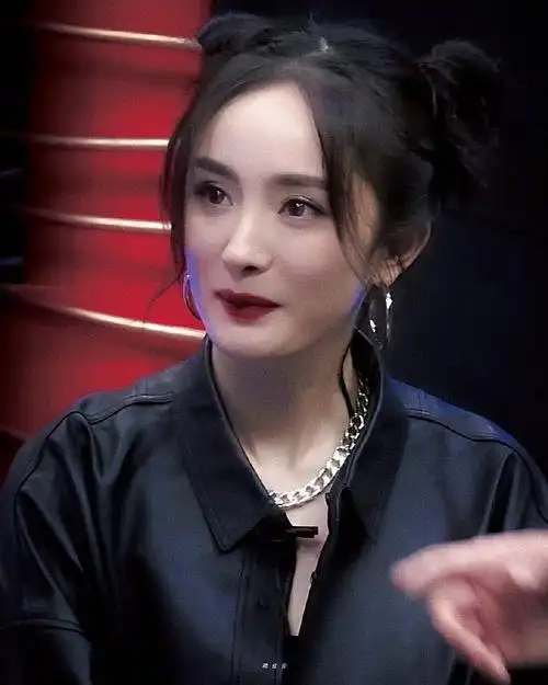 杨幂双丸子哪吒头##王牌对王牌直播# @杨幂.