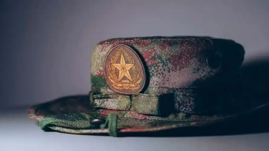 部队配发的新军帽亮相