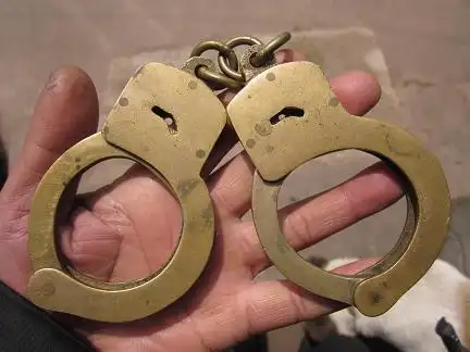 一副漂亮完整的民国黄铜手铐