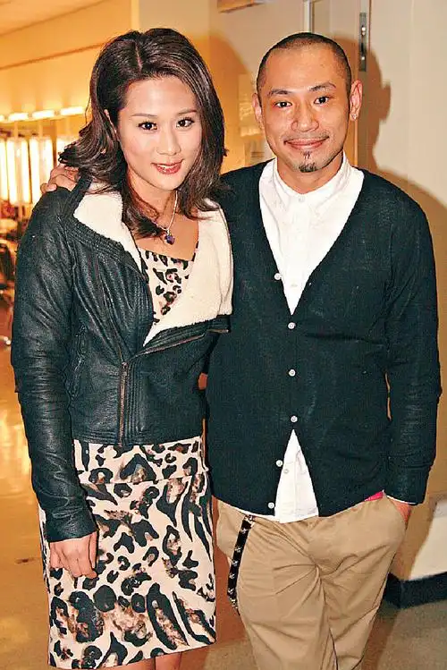 张嘉儿 在tvb8任主持的金刚,已跟当年港姐冠军张嘉儿传过绯闻,其后