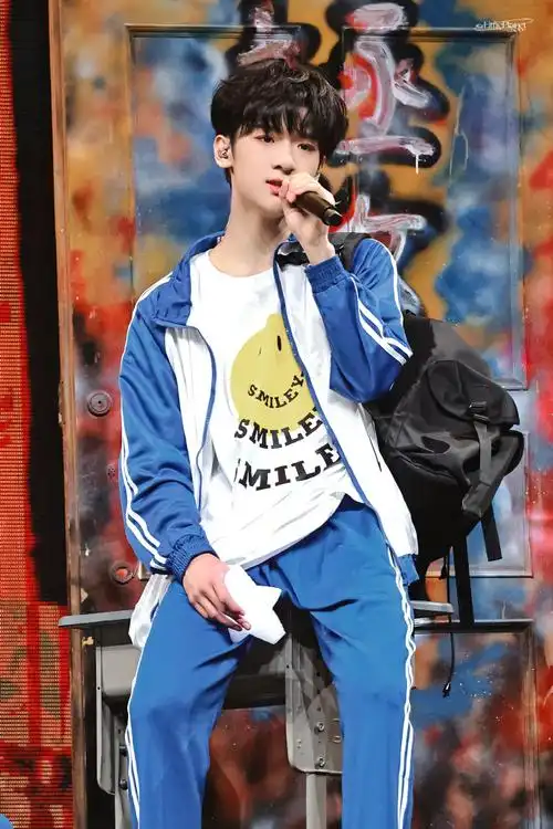 未来过去我只想见你·#张峻豪 三代第一全能唱作人#·@tf家族-张峻豪