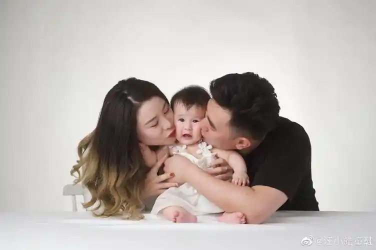 夫妻俩双双变胖惊现"幸福肥",女儿呆萌可爱_汪皓_陈若琳_王鑫