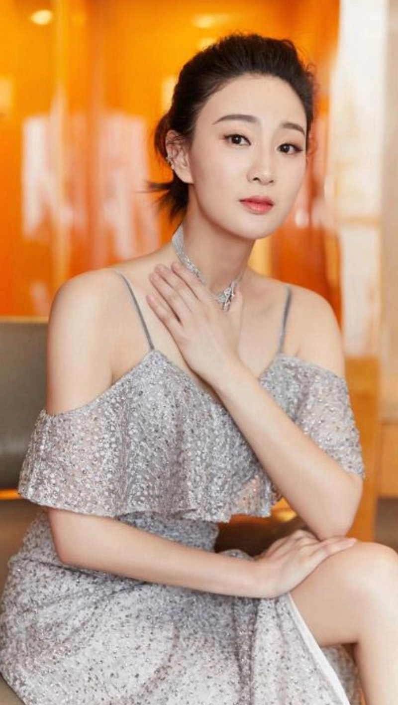 侯梦莎唯美气质写真,春风十里,不及你的美