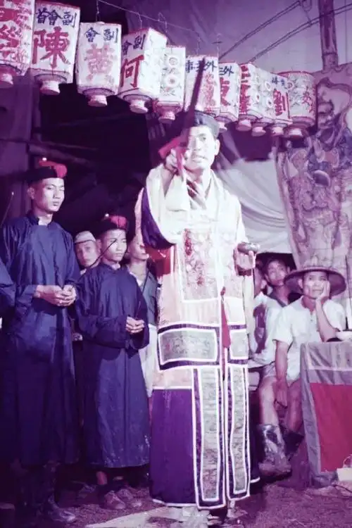 老照片上世纪50年代的台湾道士做法