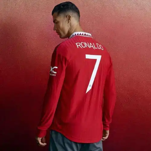 c罗:当年弗格森让我穿上曼联7号球衣,那是我永生不忘的时刻_焦点体育