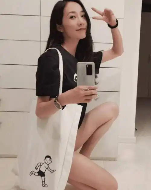 韩雪的剪刀蹲火了虽然看着简单但体重过百的一般都做不了