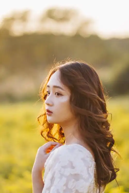 唯美美少女侧脸图片,高清图片