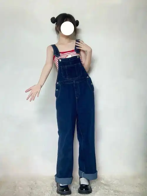 背带裤这样穿有点可爱