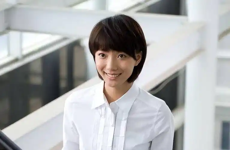 王珞丹曾经红极一时,为何后期变得如此凄惨?_赵宝刚_性格_机场