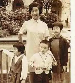 生活低调,家庭打理有条,难怪儿子单身_周星驰_宝儿_妈妈