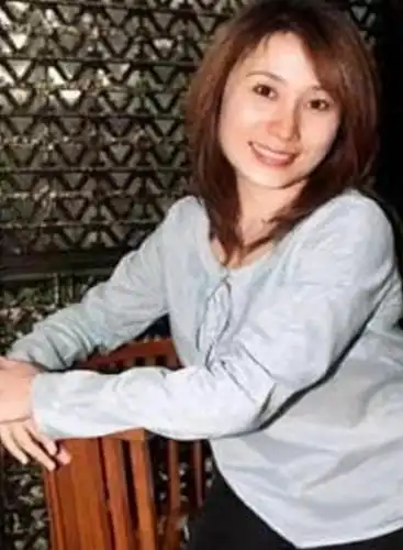 曾追李连杰被拒,巅峰期弃艺经商,如今56岁的丁岚成黄金单身婆
