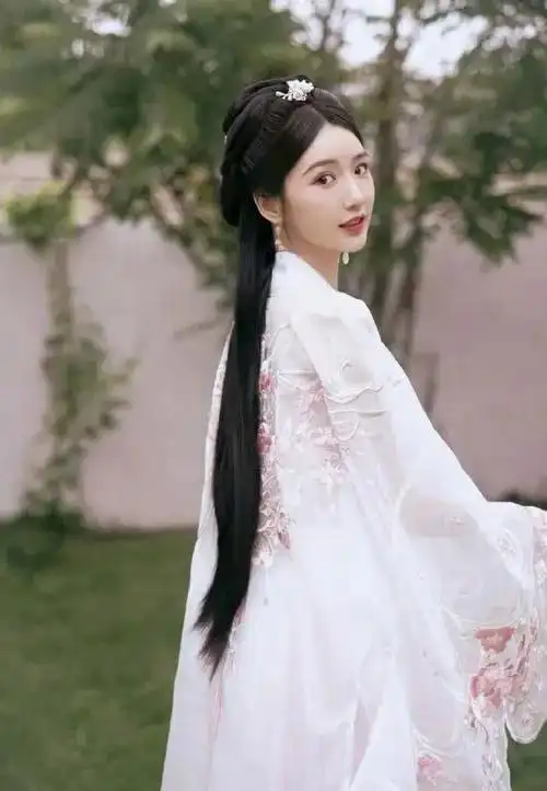 央视镜头下女明星的古装造型