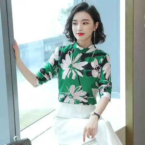 女人过了35岁尽量少穿黑色多穿这3种颜色的衣服洋气又好看