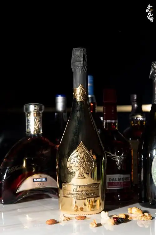 180视角俯瞰天鹅湖政务区300㎡新晋高空酒吧忍不住夸爆ta