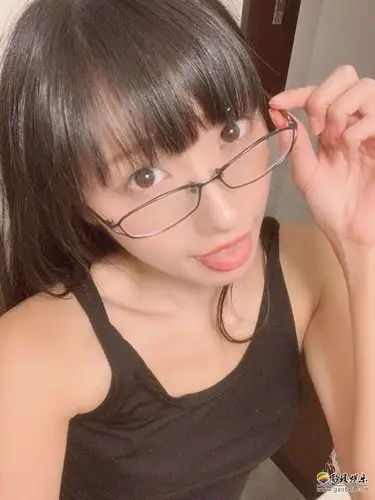 日本网友眼镜日对此网友们特地放出各种二次元三次元眼镜娘美图