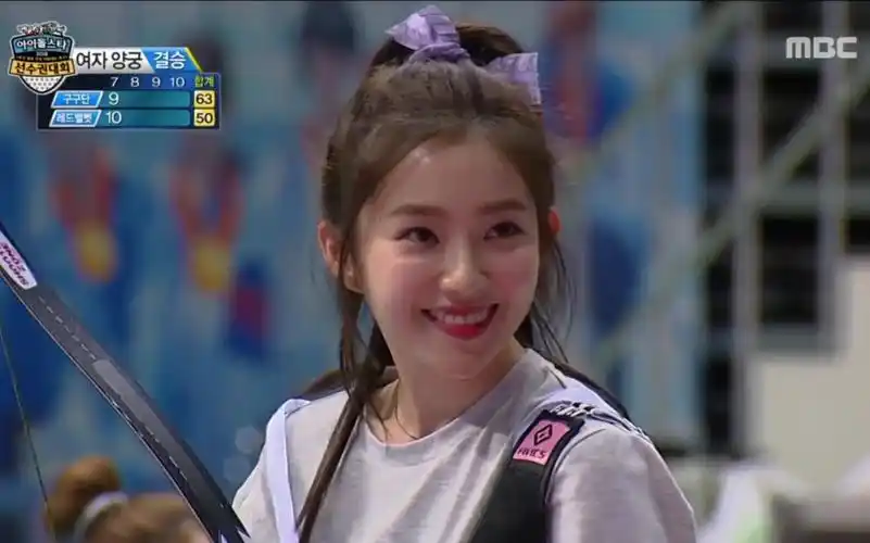 redvelvet中字irene裴珠泫仙女射箭打中摄像头低头苏笑名场面太好看了