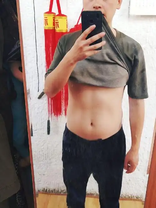 完成 腹肌撕裂者强化 第18次 半个月被自己的腹肌线条震惊到[流口水]