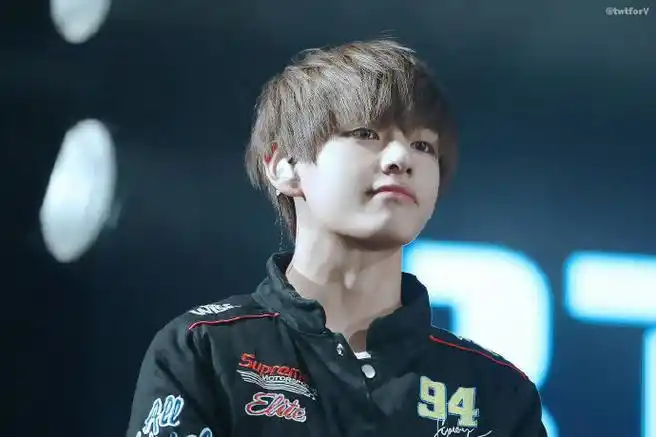 金泰亨kpop永一# 77150101 countdown seoul 触发关键词:眼睛亮晶晶