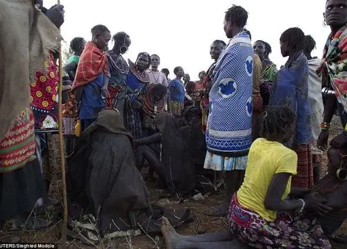 组图:揭秘肯尼亚惨无人道的少女割礼全程