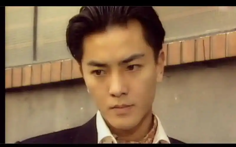 郑伊健短发纯颜向恍如隔世