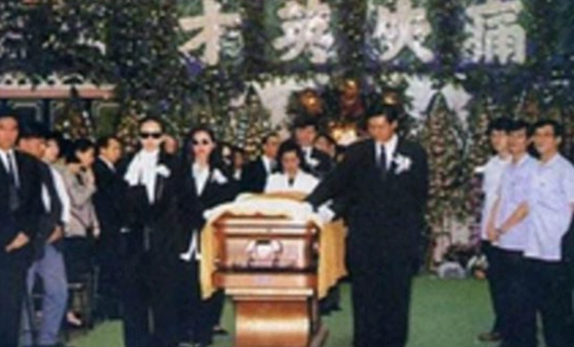 1993年陈百强去世何超琼当时已为人妻为何却坚持要替他扶灵