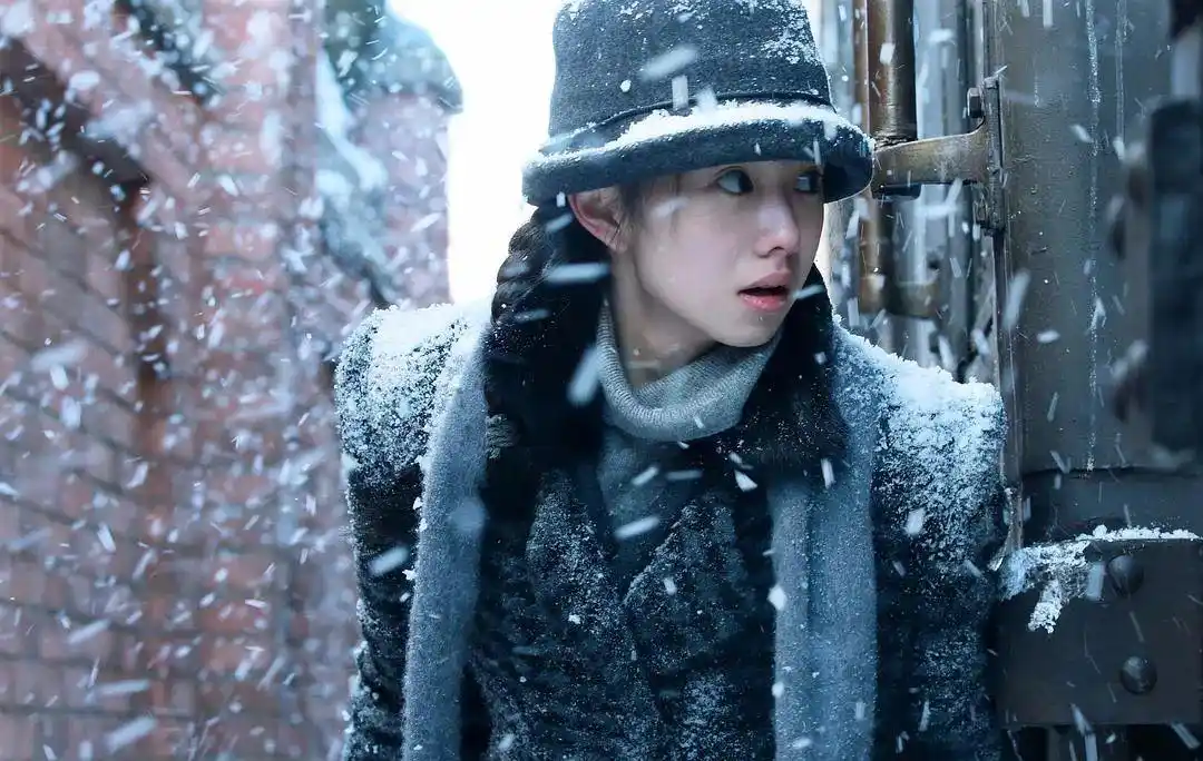 《悬崖之上》口碑雄起,全员演技惊喜_京报网