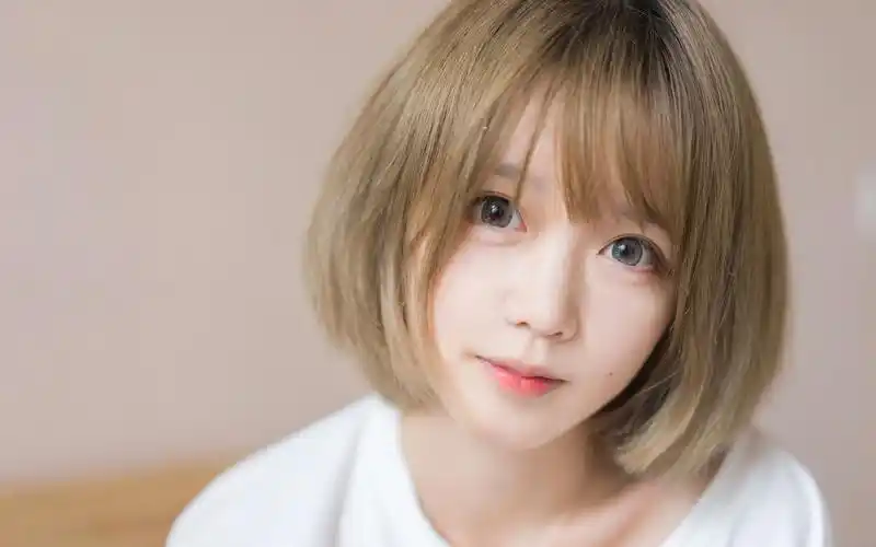 短发清新女生居家写真